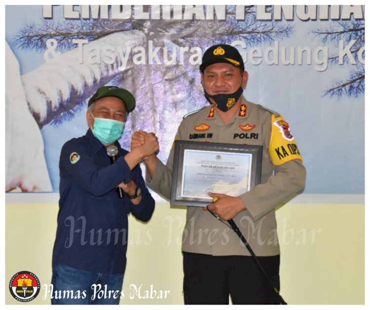 Kapolres Manggarai Barat Terima Penghargaan Dari Ditjen KSDAE Kementerian LHK RI