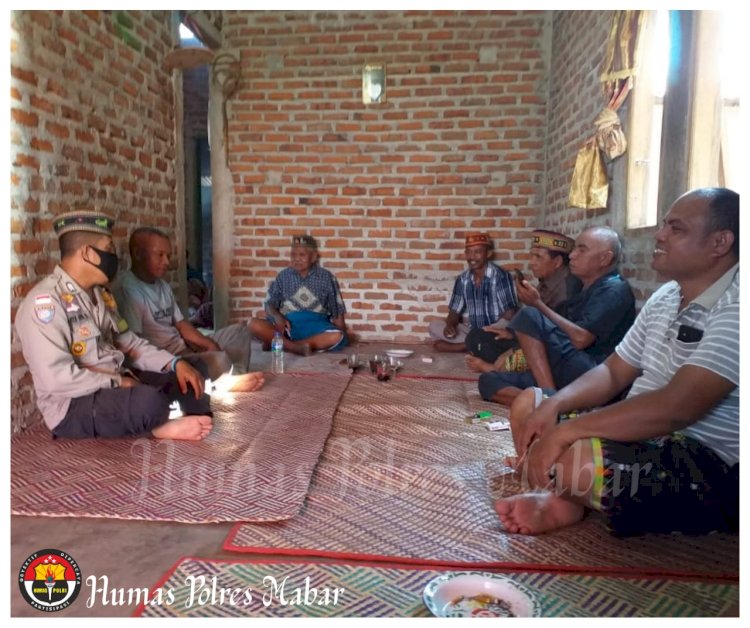 Bhabinkamtibmas Dialog Bersama Warga, Himbau Protokol Kesehatan Jelang Pilkada 2020