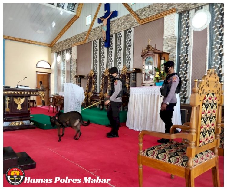 Polres Manggarai Barat Sterilisasi Gereja di Kota Labuan Bajo, Anjing Pelacak Dikerahkan