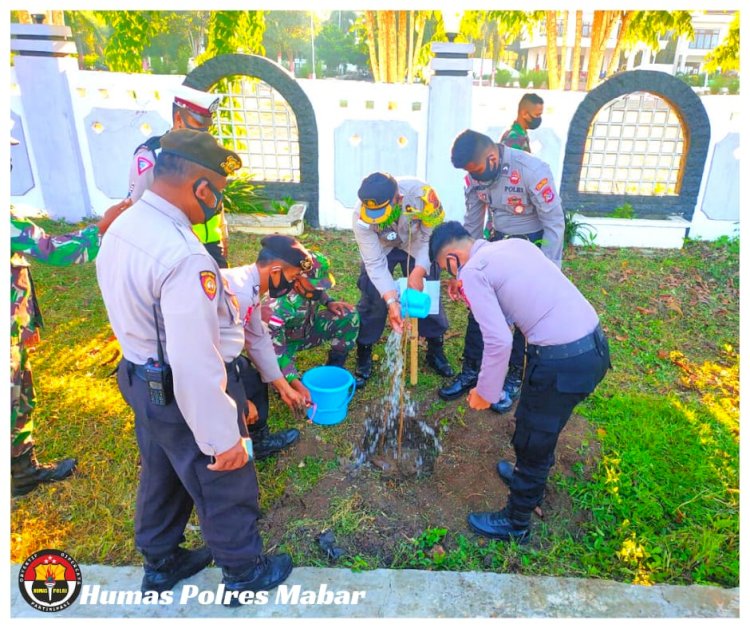 Peduli Lingkungan, Wakapolres Manggarai Barat Hadiri Penanaman 5.000 Pohon Flamboyan