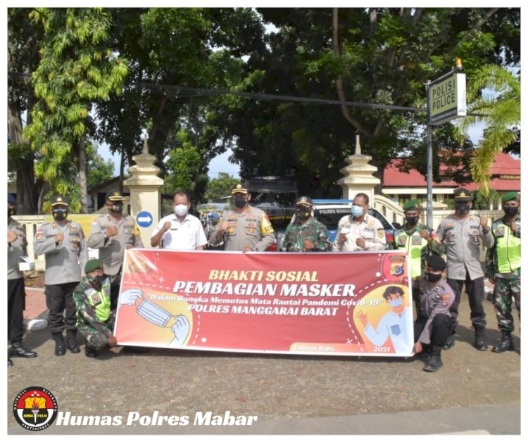 Sinergitas TNI-Polri dan Forkopimda Manggarai Barat Semprot Disinfektan dan Bagikan Masker di Labuan Bajo