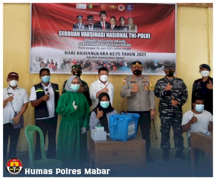 Jelang Hari Bhayangkara Ke-75, Polres Manggarai Barat Laksanakan Vaksinasi di Pulau Rinca