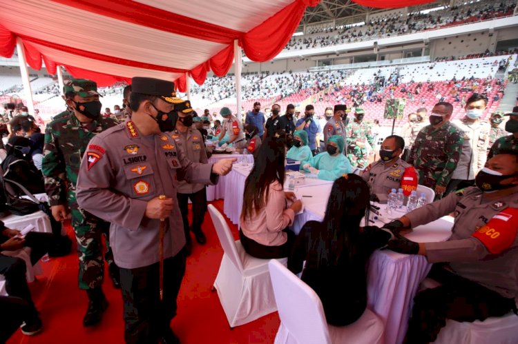 Panglima TNI dan Kapolri Tinjau Vaksinasi Massal di SUGBK