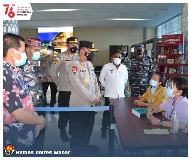 Kapolres Manggarai Barat Dampingi Kapolda NTT Cek Pos Penyekatan PPKM Level III di Bandara Komodo Labuan Bajo