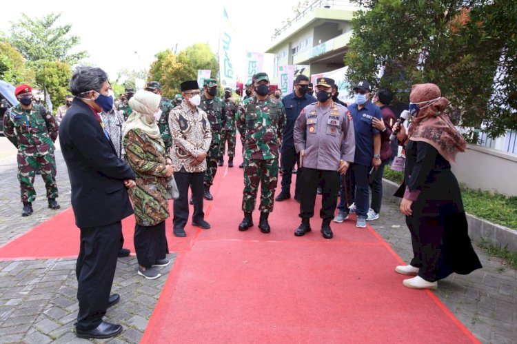 Panglima TNI dan Kapolri Tinjau Vaksinasi Massal UNISA Yogyakarta