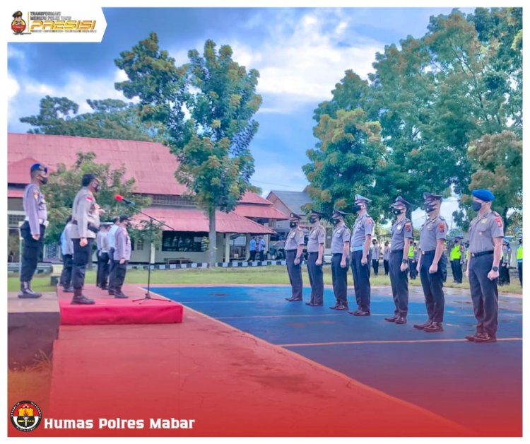 Kado Tahun Baru 2022, 41 Personil Polri di Manggarai Barat Dapat Kenaikan Pangkat