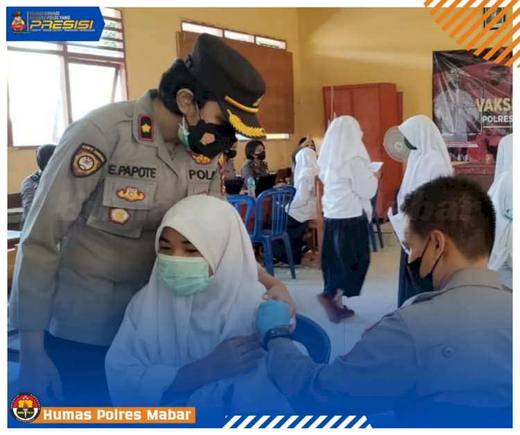 350 Murid SMPN 2 Komodo dan MTS Insan Kamel Terima Vaksinasi Dosis 2 Dari Polres Mabar