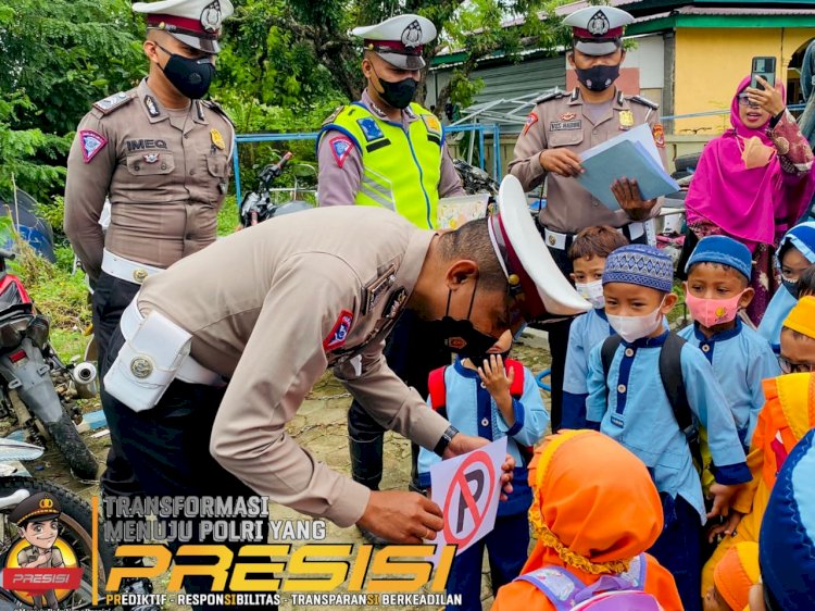 Peduli Anak, Satuan Lalu Lintas Polres Manggarai Barat Terima Kunjungan Pelajar TK PAS Labuan Bajo