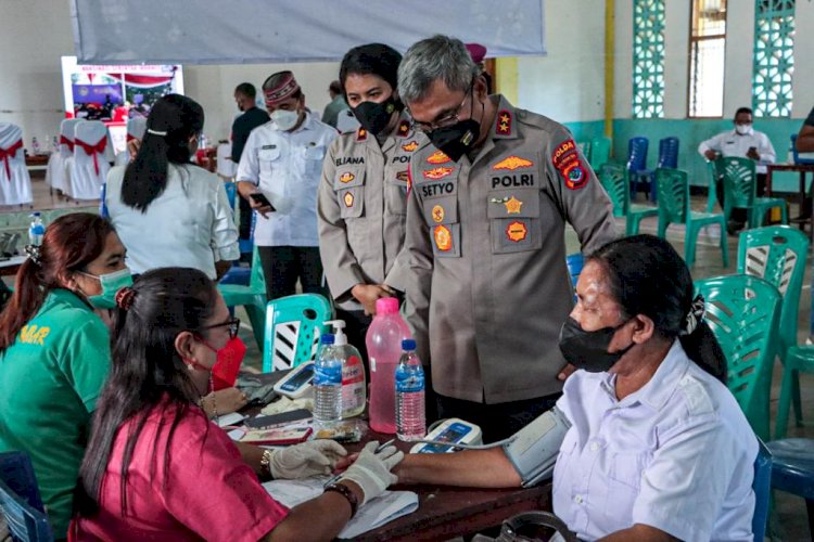 Kapolres Mabar Dampingi Kapolda NTT Tinjau Vaksinasi Serentak Presisi Polri Polres Mabar di Labuan Bajo