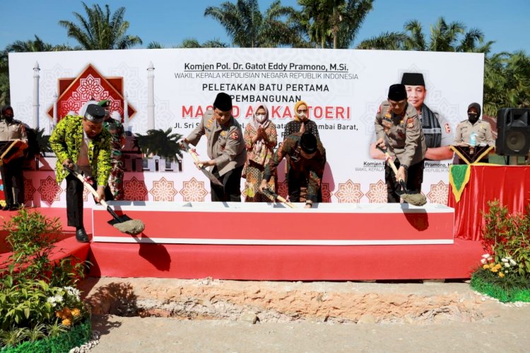 Wakapolri Letakkan Batu Pertama Pembangunan Masjid Al Kastoeri