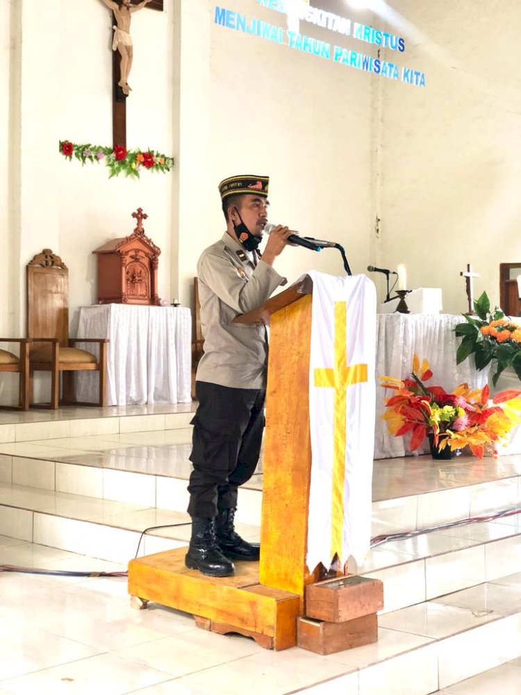 Jelang Pilkades, Kapolsek Kuwus Sampaikan Pesan Kamtibmas Lewat Mimbar Gereja