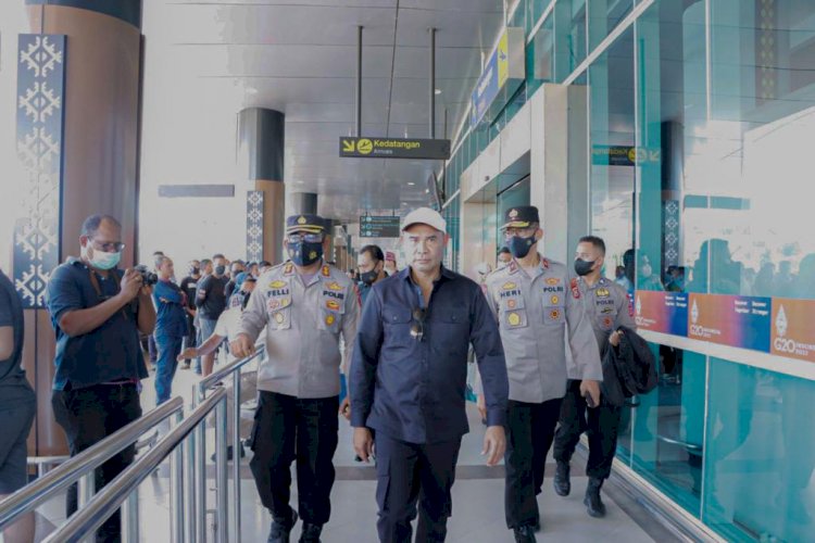 Kapolres  bersama Unsur Forkompinda  Mabar, Sambut Gubernur dan Waka Polda NTT di Bandara Komodo