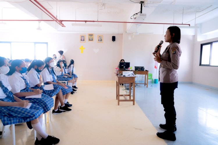 Goes To School, Polwan Polres Mabar Kampanyekan Cerdas dan Aman Bermedia Sosial