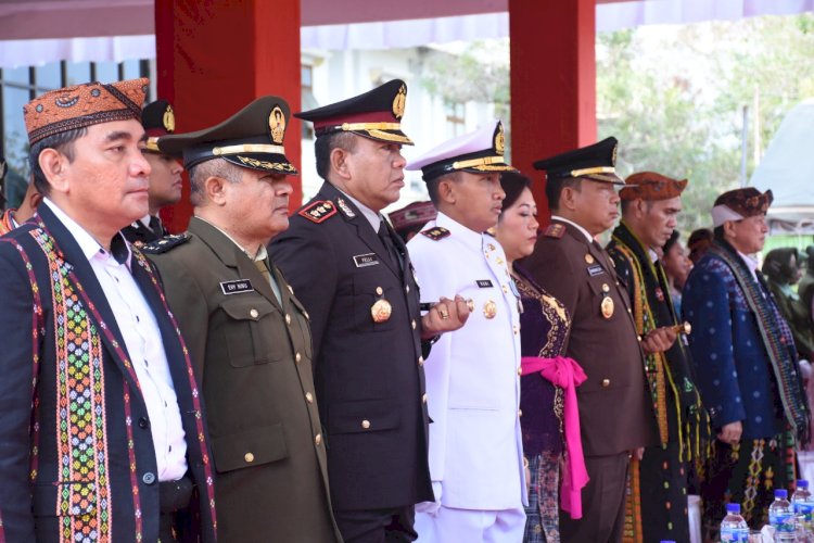 Kapolres beserta PJU Polres Mabar Menghadiri Upacara HUT Kemerdekaan RI