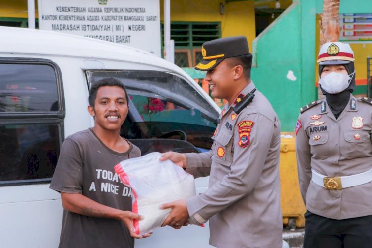 Polri Peduli dan Hadir di Tengah Masyarakat Sikapi Kenaikan Harga BBM di Kabupaten Manggarai Barat