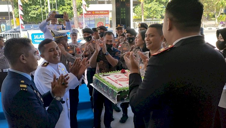 HUT TNI ke 77, Polres Mabar Berikan Kejutan Kepada Koramil Komodo dan Lanal Labuan Bajo