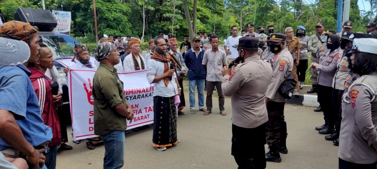 Polres Mabar, Amankan Aksi Demo Masyarakat Adat Boleng