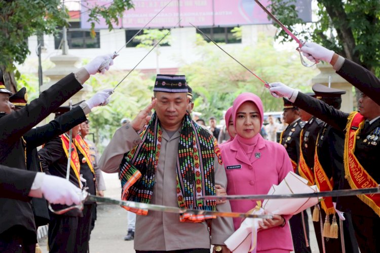 Tradisi Tuak Curu dan Manuk Kapu Warnai Penyambutan Kapolres Mabar Yang Baru