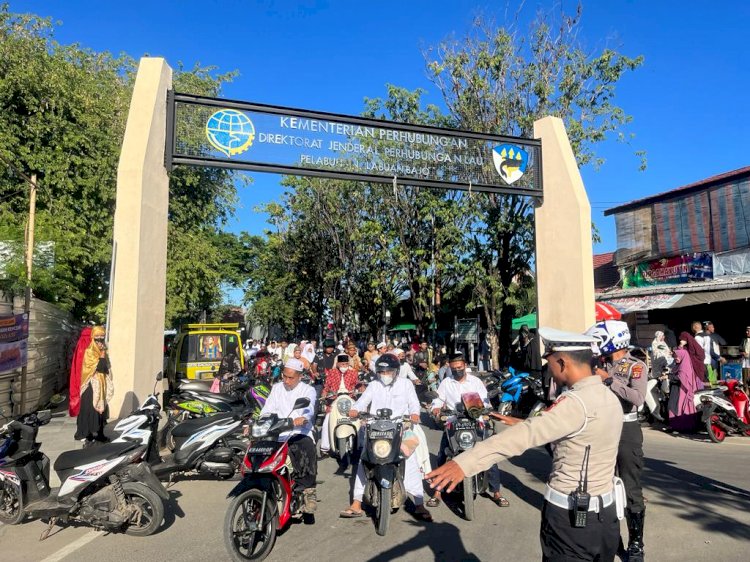 Berjalan Damai dan Sejuk, Polisi Amankan Pelaksanaan Salat Id di Labuan Bajo