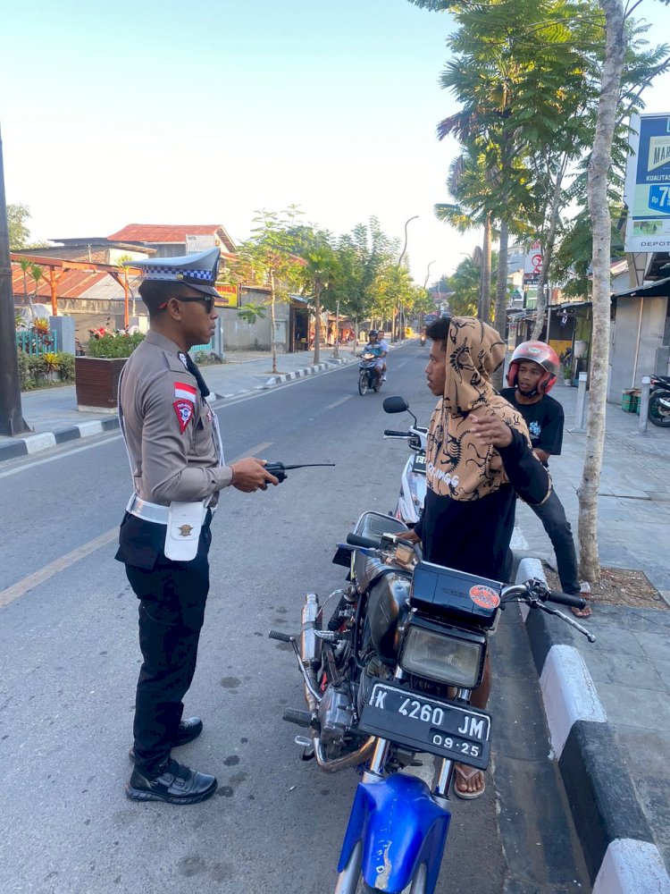 Polisi Imbau Kamseltibcarlantas Kepada Pengendara di Labuan Bajo