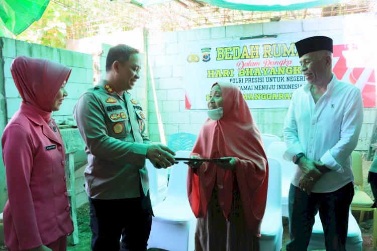 Jelang Hari Bhayangkara Ke-77, Polisi Bedah Rumah Warga Korban Banjir di Labuan Bajo