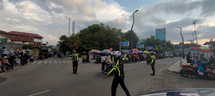 Cegah Kemacetan Saat Berburu Takjil, Polisi Laksanakan Strong Point