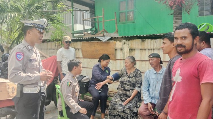 Sambut Hari Bhayangkara, Polisi Berikan Pemeriksaan Kesehatan Gratis Bagi Tukang Ojek di Labuan Bajo