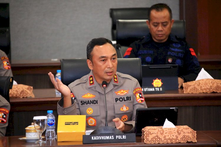 Kapolri Berikan Pelayanan Kesehatan Gratis Bagi Ribuan Orang Hari Ini