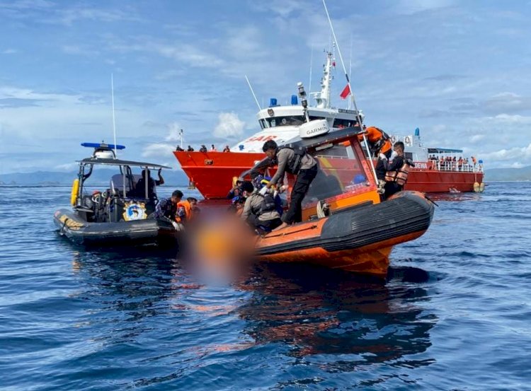 Polisi Bersama Tim SAR Gabungan Kembali Temukan Jenazah Diduga Korban KM. Putri Sakinah