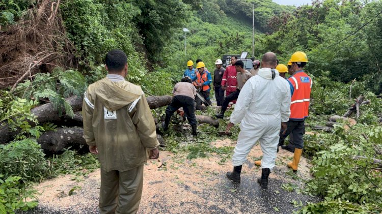 Menantang Badai demi Akses Publik: Sinergi Polisi, PLN dan BPBD di Labuan Bajo