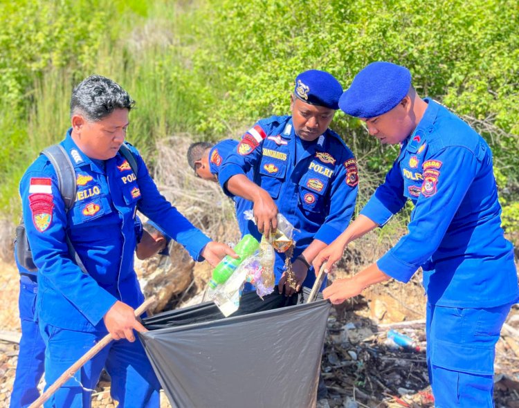 Menindaklanjuti Arahan Presiden RI, Polisi menggelar Aksi Bersih Sampah di Labuan Bajo