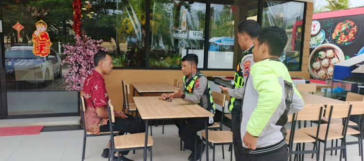 Respons Cepat Keluhan Warga, Polisi Imbau Pemilik Usaha di Labuan Bajo Terkait Parkir Liar