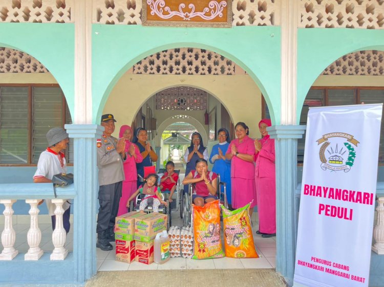 Safari Ramadhan: Kala Seragam Polri dan Bhayangkari Membawa Sejuk ke Sudut Labuan Bajo