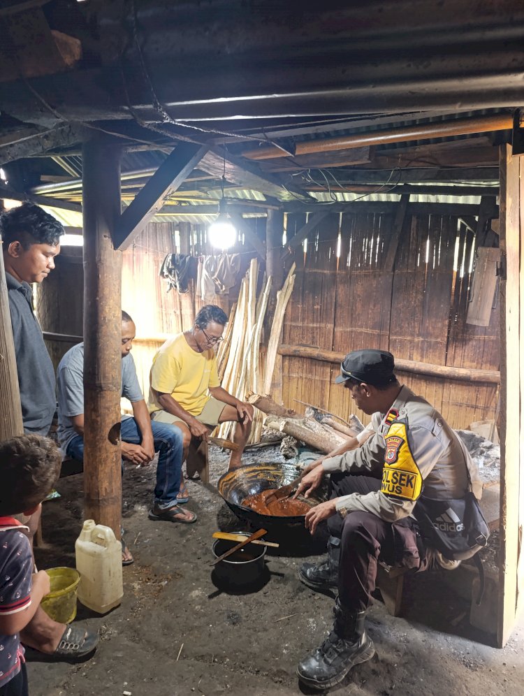 Dari Sopi ke Manisnya Gula Merah: Langkah Humanis Kapolsek Kuwus Rangkul Warga