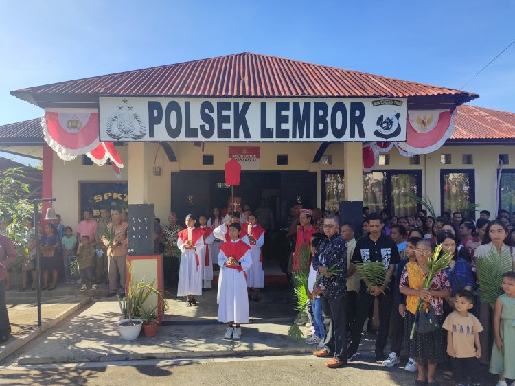 Simbol Toleransi dan Sinergi: Perayaan Minggu Palma Paroki Wae Nakeng Dimulai dari Halaman Polsek Lembor