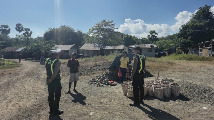 Sentuhan Kemanusiaan di Kota Premium: Satlantas Polres Mabar Bagikan Sembako Door-to-Door