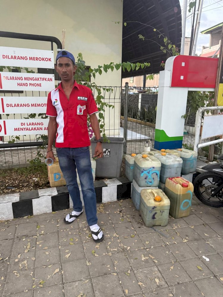 Respon Keluhan Masyarakat, Polisi Sidak Antrean Jerigen di SPBU Kampung Tengah
