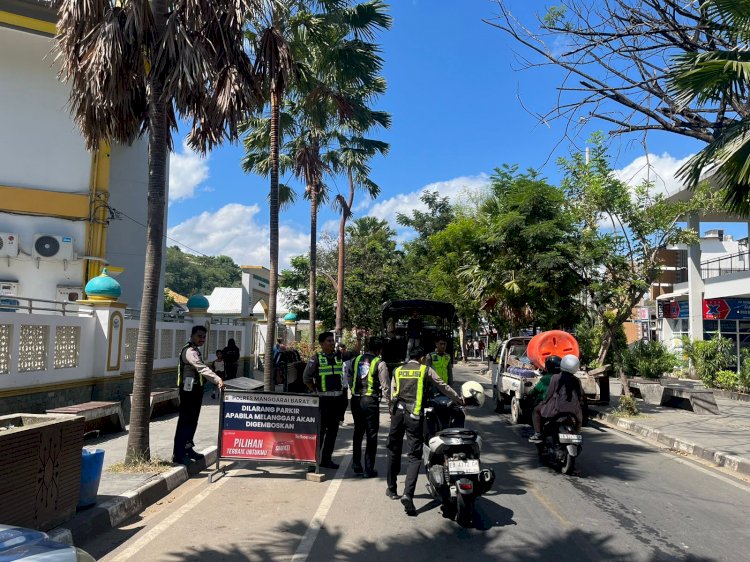 ‎Tak Ada Libur bagi Keselamatan: Satlantas Polres Mabar Tertibkan Lalu Lintas Labuan Bajo