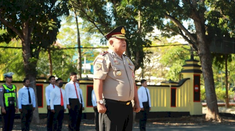 Sematkan Pangkat Kompol, Kapolres Mabar Minta Personel Muda Teladani Kompol Muhammad Yakub