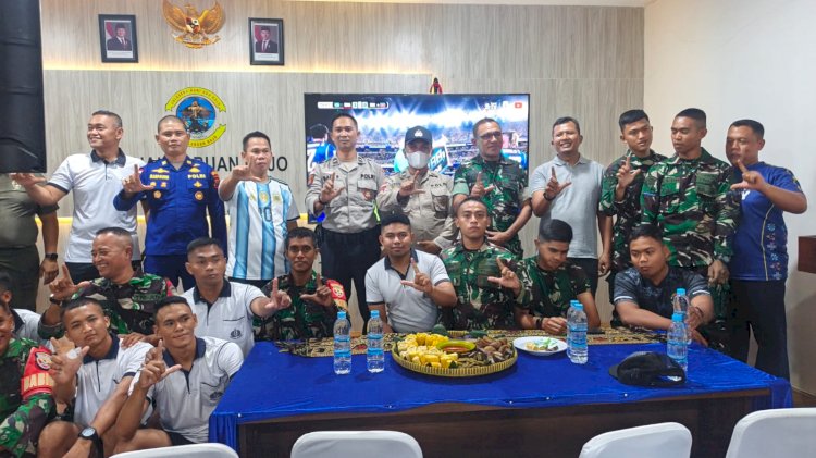 Melalui Nobar Piala Dunia, TNI-POLRI Rajut Soliditas Demi Menjaga Keamanan dan Kondusivitas Labuan Bajo
