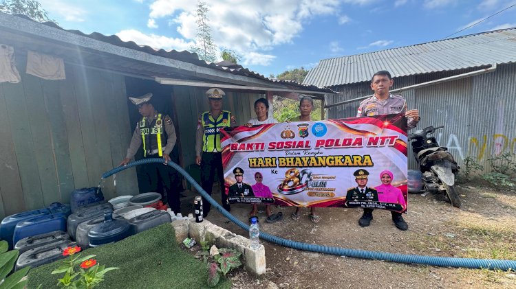 Bukan Razia, Satlantas Polres Mabar Bawa Mobil Tangki Air Bersih untuk Warga Labuan Bajo