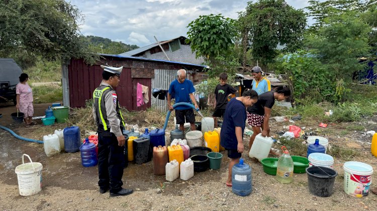 Bukan Razia, Satlantas Polres Mabar Bawa Mobil Tangki Air Bersih untuk Warga Labuan Bajo