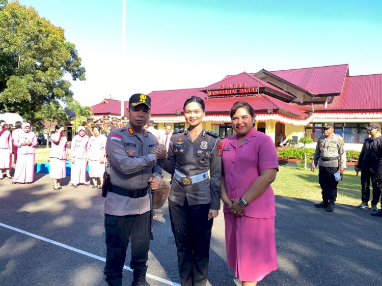 Berdedikasi dan Loyal, 46 Personel Polres Mabar dan Brimob Batalyon B Polda NTT Resmi Naik Pangkat