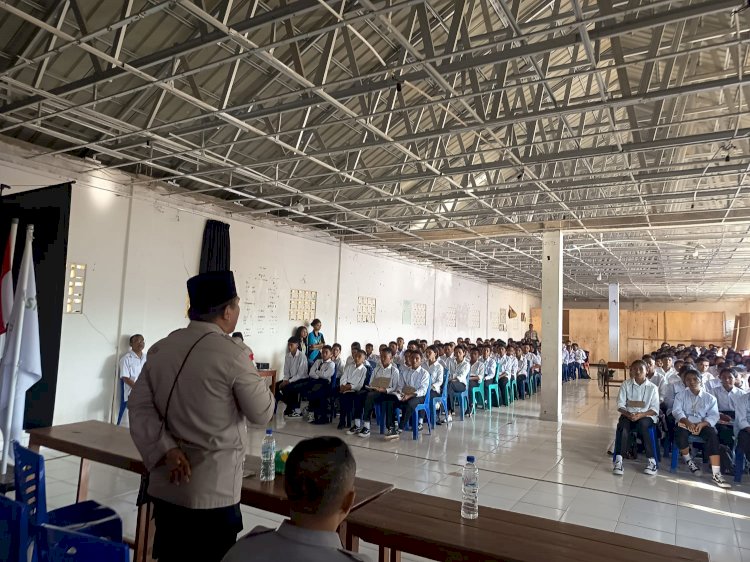 Bentengi Generasi Muda, Sat Binmas Polres Mabar Beri Edukasi Digital di MPLS SMKN 3 Komodo