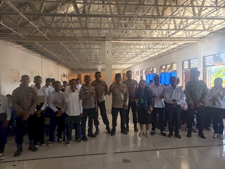Bentengi Generasi Muda, Sat Binmas Polres Mabar Beri Edukasi Digital di MPLS SMKN 3 Komodo