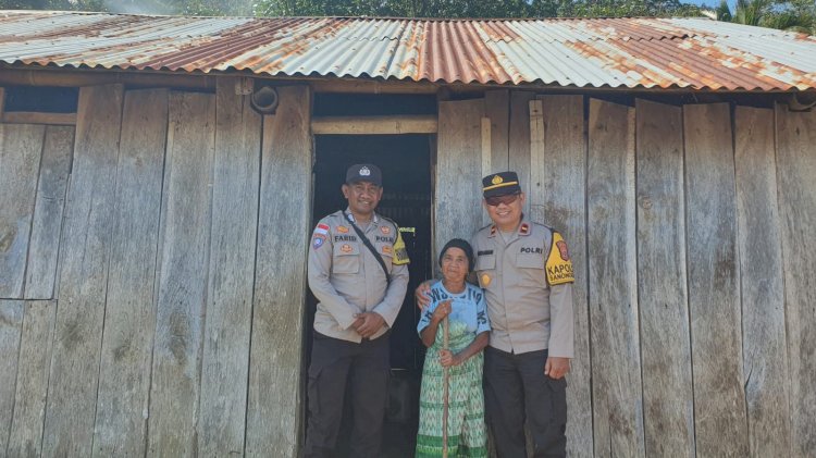 Sentuh Lansia dan Disabilitas di Pelosok Manggarai Barat, Polsek Sano Nggoang Salurkan Bantuan Sembako
