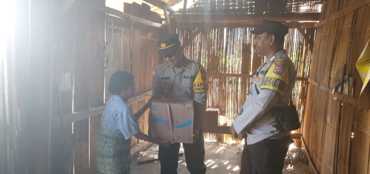 Sentuh Lansia dan Disabilitas di Pelosok Manggarai Barat, Polsek Sano Nggoang Salurkan Bantuan Sembako