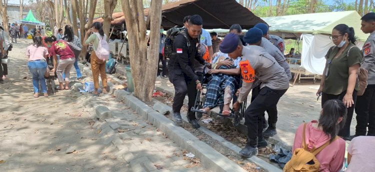 Pasca-Gempa M 7,7 Flores: TNI-Polri dan Tim Medis Evakuasi Puluhan Pasien di Labuan Bajo