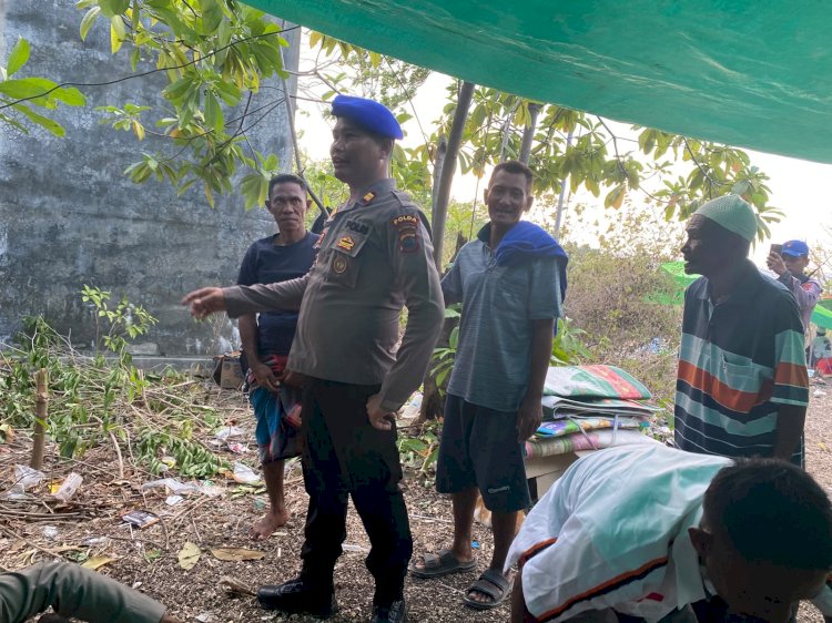 Instruksi Kapolda NTT, Polres Mabar Menembus Gelombang Salurkan Bantuan Gempa ke Pulau Longos