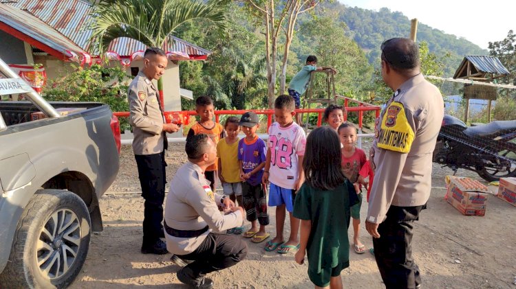 Jembatani Kepedulian Pekerja Migran, Polsek Lembor Salurkan Bantuan dan Pulihkan Trauma Korban Gempa Flores